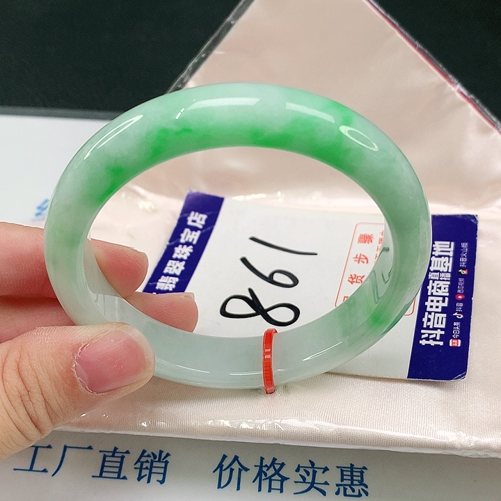 翡翠手镯未镶嵌翡翠