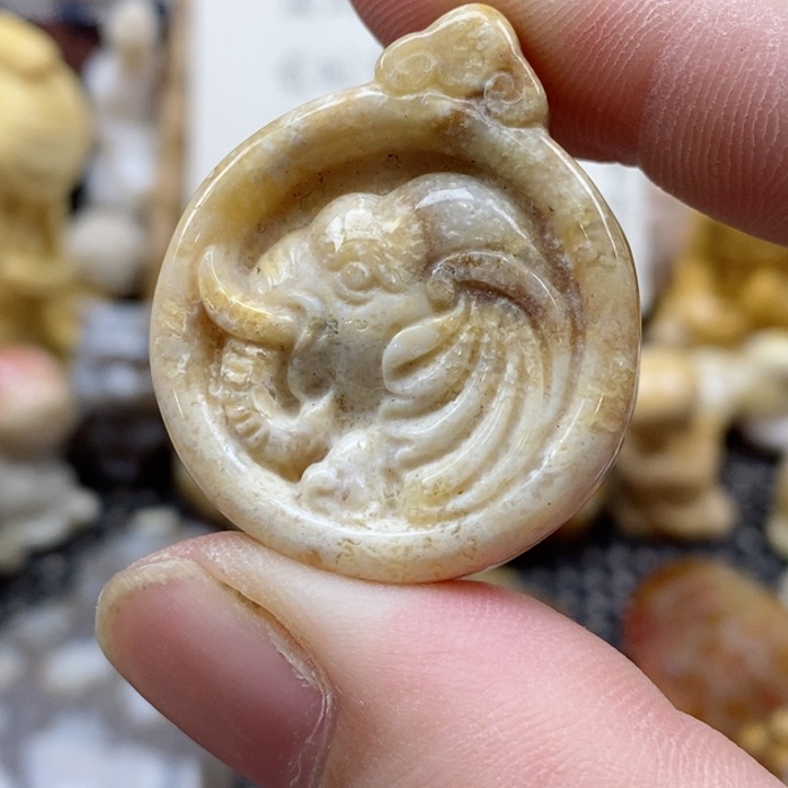 颈饰未镶嵌硅化珊瑚（珊瑚玉）小