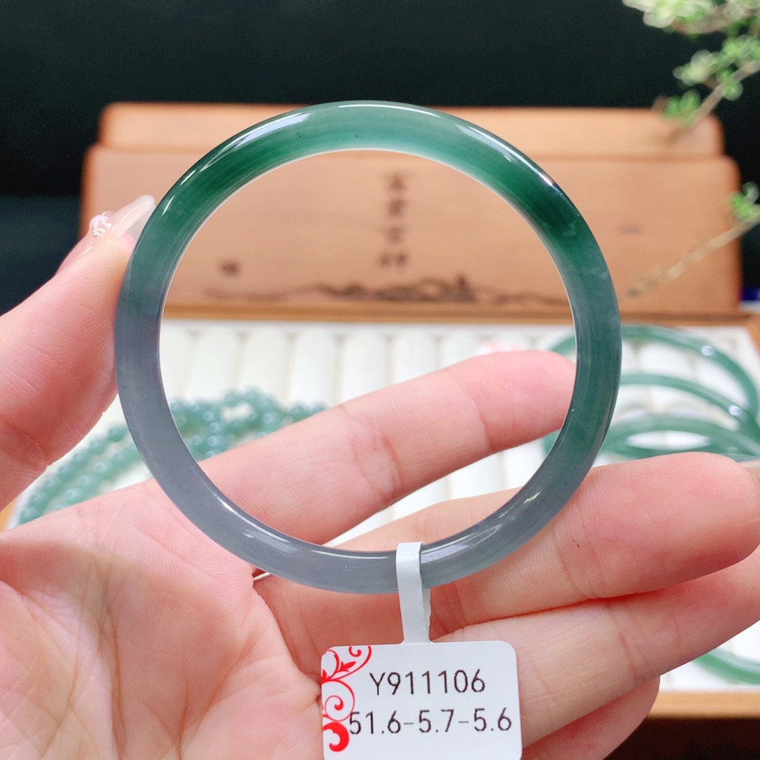 翡翠手镯未镶嵌天然