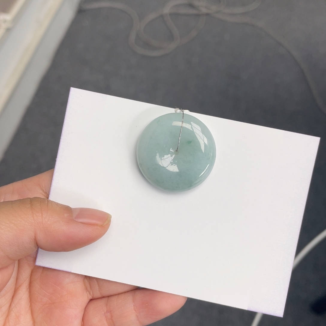 翡翠颈饰未镶嵌平安扣