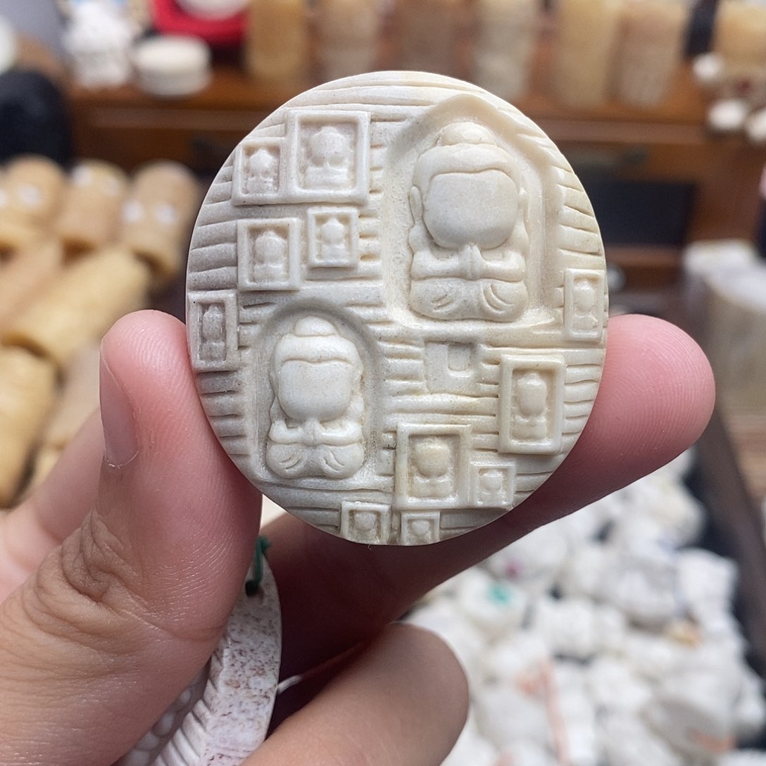 鹿骨把件?****豆c34无相佛牌不退换