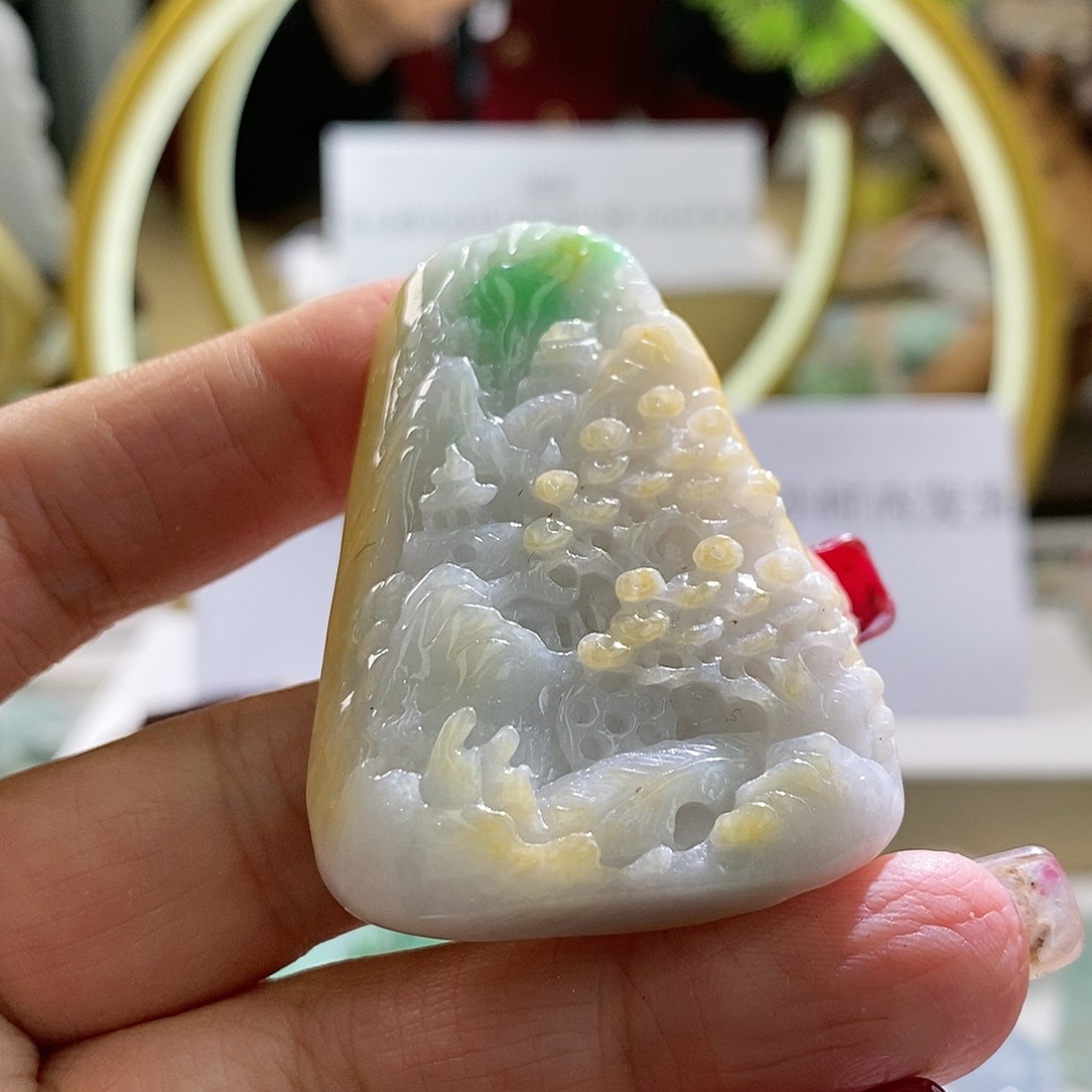 【闪购商品】翡翠颈饰未镶嵌山水