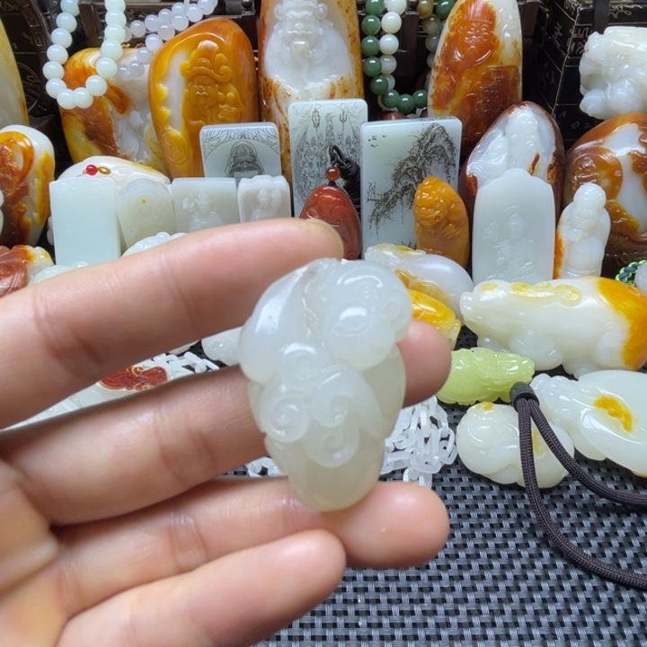 和田玉未镶嵌颈饰