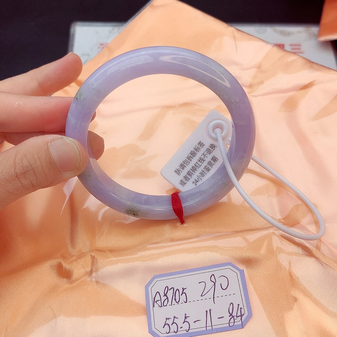 翡翠手镯未镶嵌翡翠