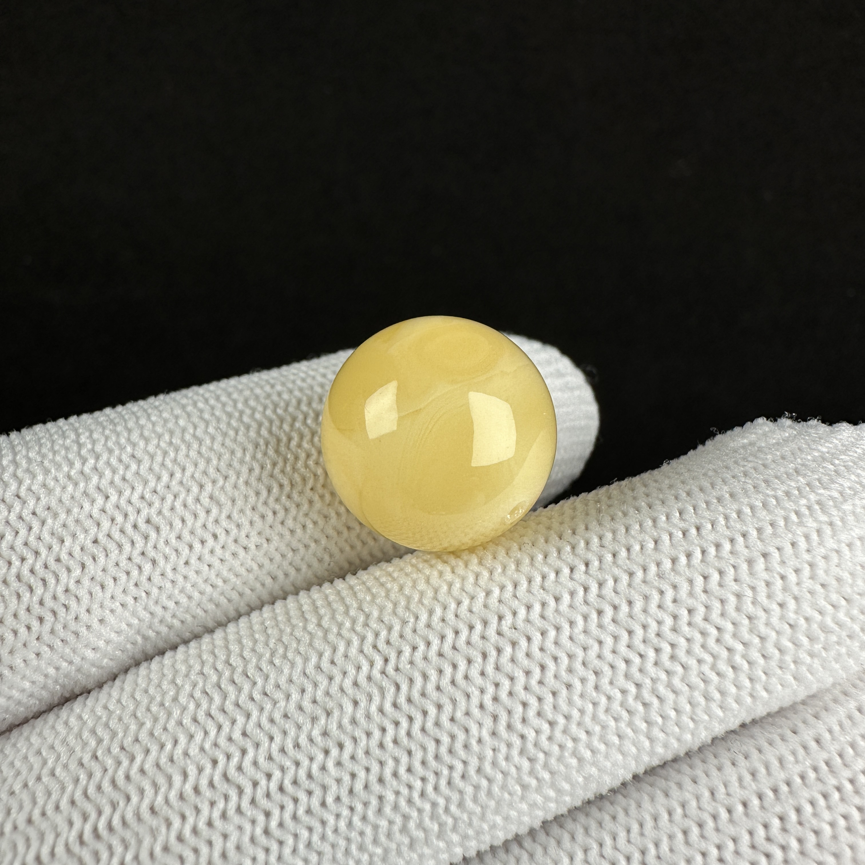 M5087天然原矿蜜蜡鸡油黄飘花 圆珠 15mm抖音基地质检发货