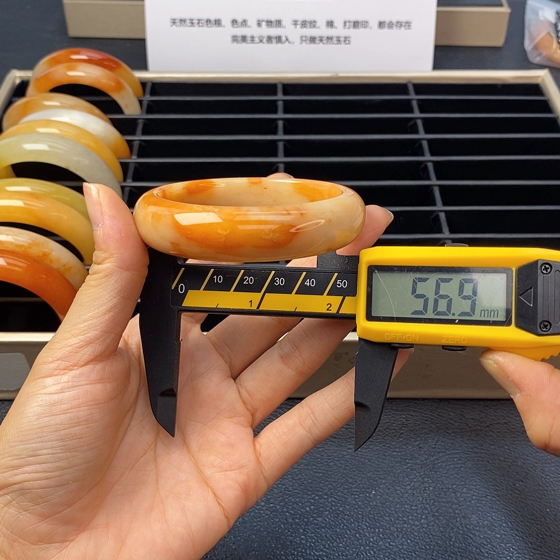 未镶嵌石英质玉（黄龙玉）手镯172号茄子山金沙老油红如血黄龙