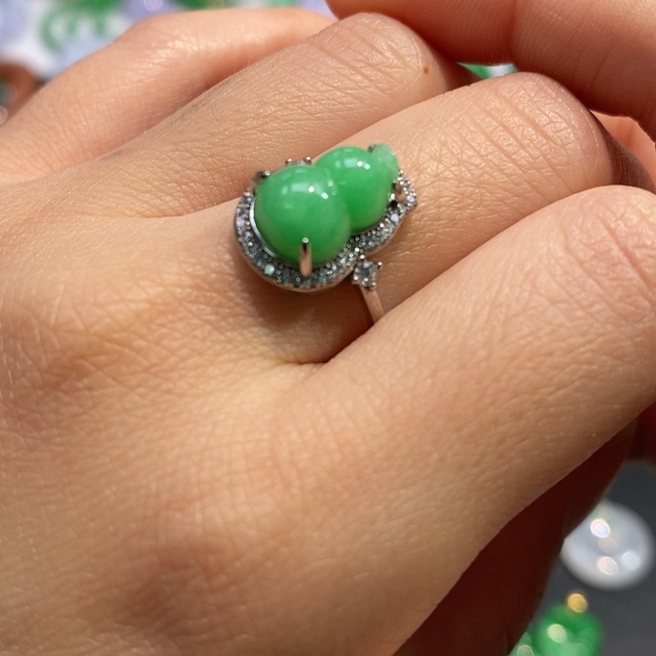 颈饰未镶嵌翡翠吊坠