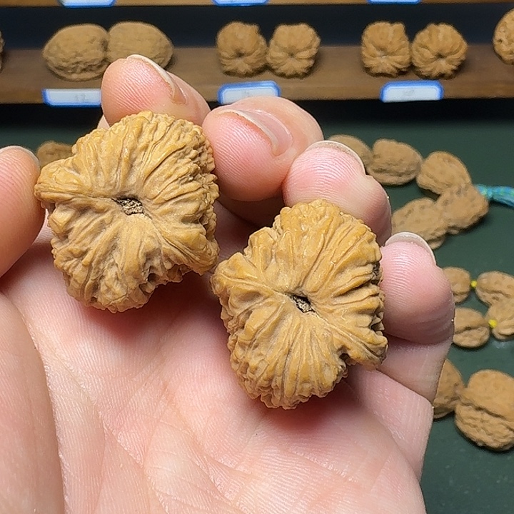 一***师文玩核桃把件南疆