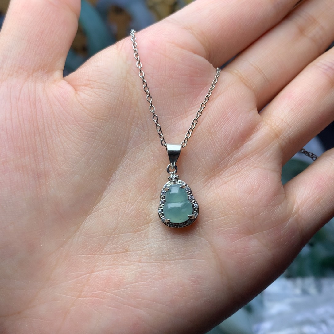 翡翠未镶嵌颈饰多样性