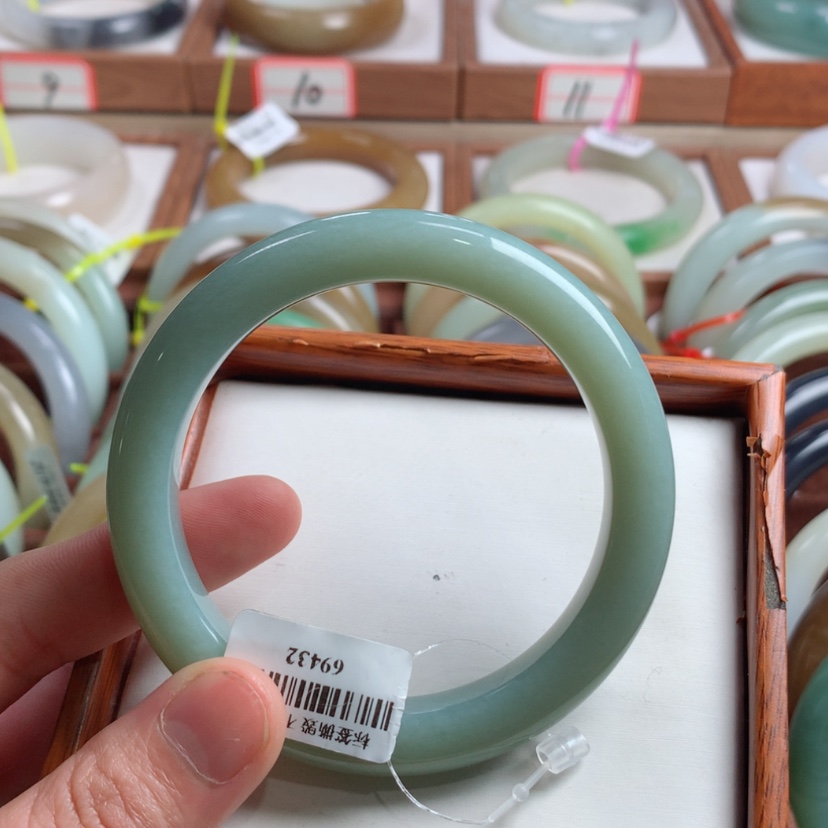 【闪购商品】和田玉手镯未镶嵌58.4