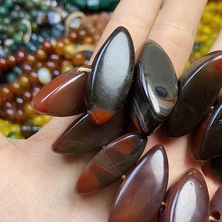 未镶嵌颈饰玛瑙/玉髓冯*宝