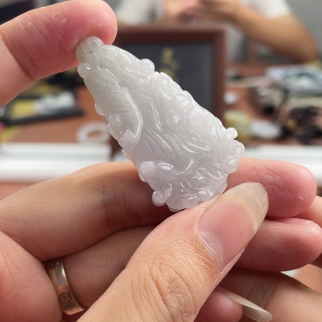 老***E翡翠未镶嵌颈饰翡翠