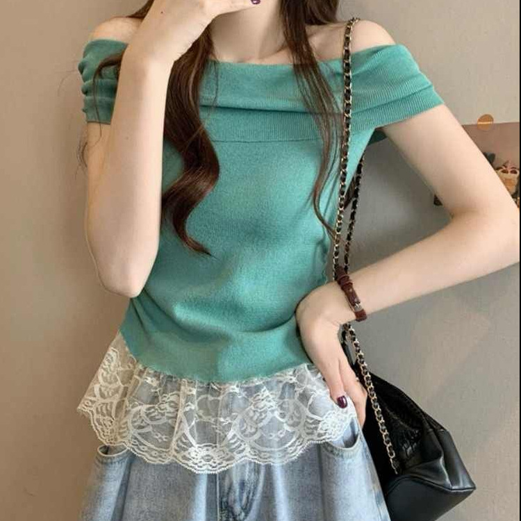 多巴胺穿搭绿色一字肩短袖上衣女夏季设计感蕾丝拼接露肩针织衫女