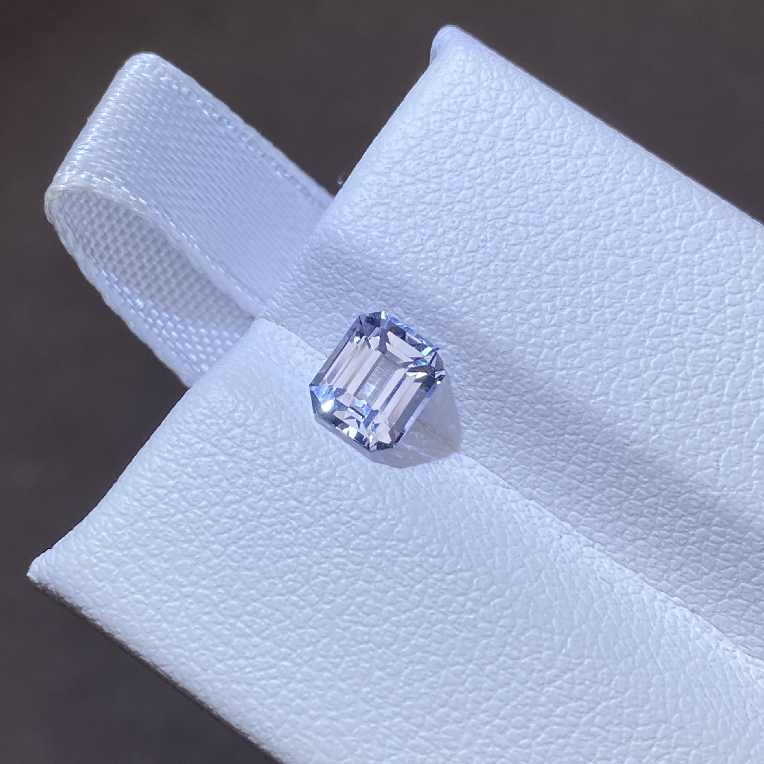 25B164 有烧白色蓝宝石 1.14克拉