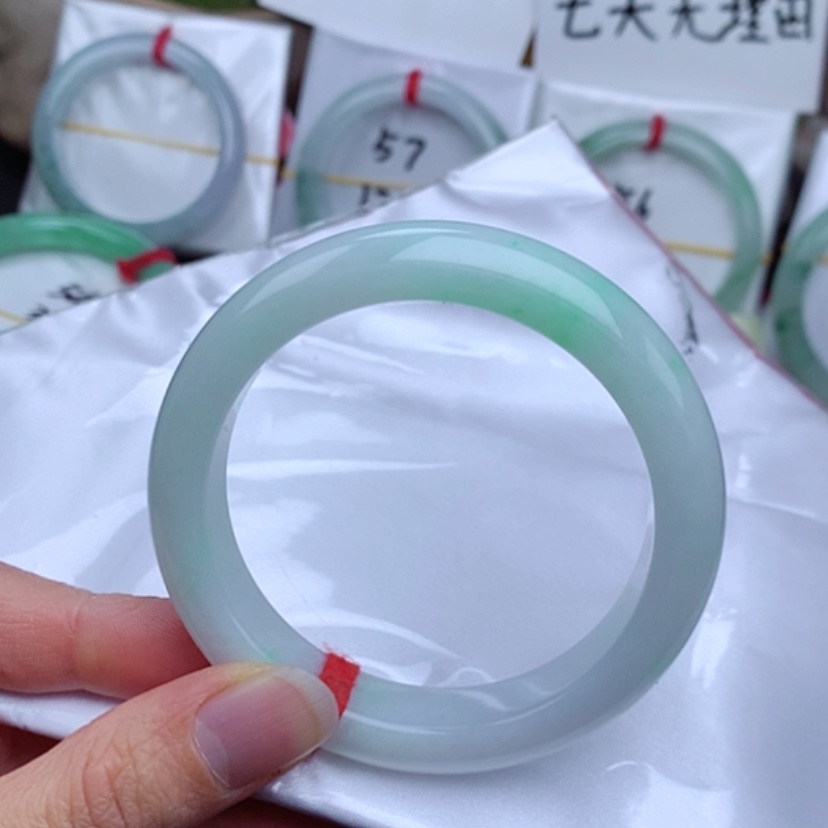 【闪购商品】翡翠手镯未镶嵌          正圈54.6 白底青