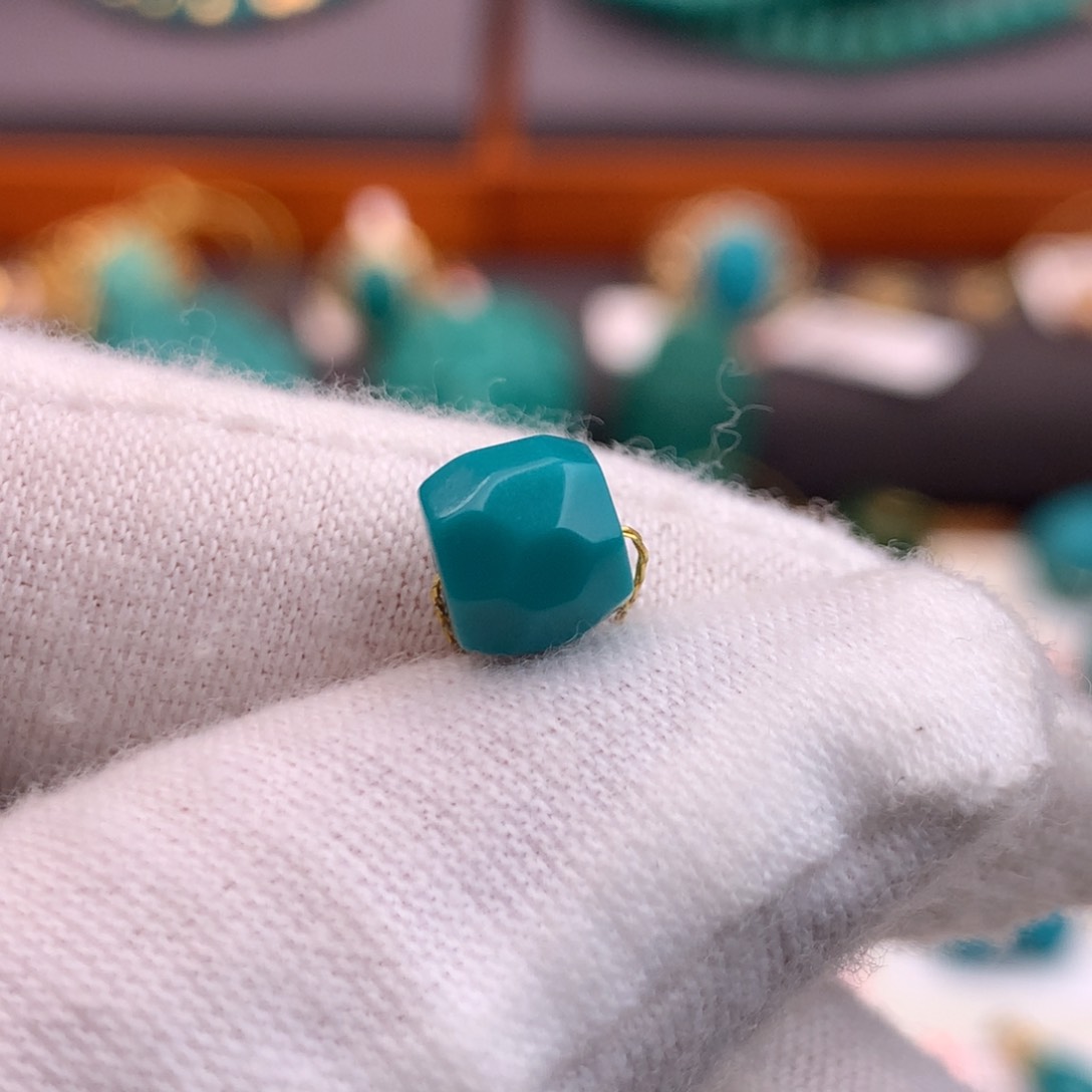 未镶嵌绿松石珠宝奇石