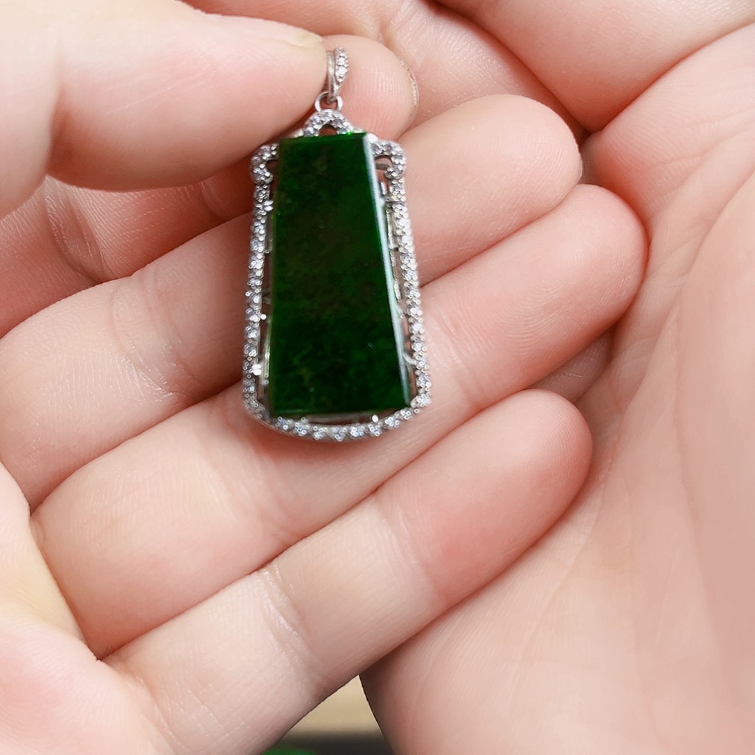 翡翠颈饰银S925镶嵌吊坠