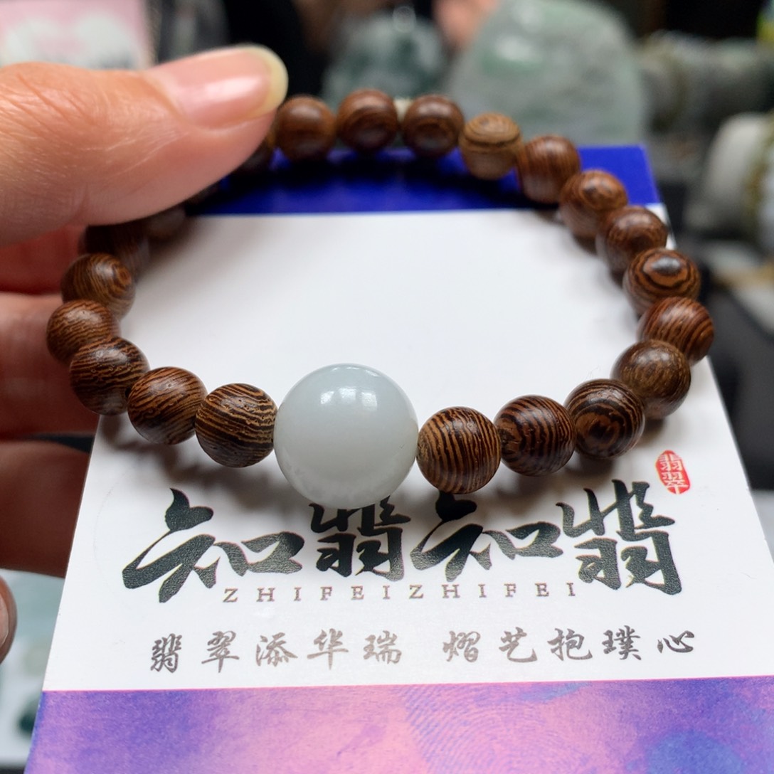 翡翠颈饰未镶嵌珠串