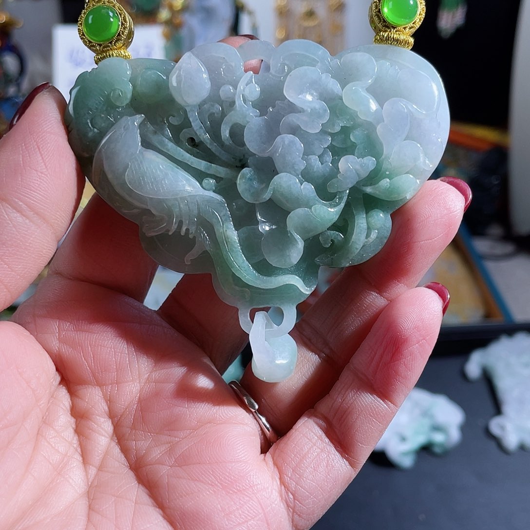 翡翠颈饰未镶嵌M****?翡翠冰花开富贵喜鹊