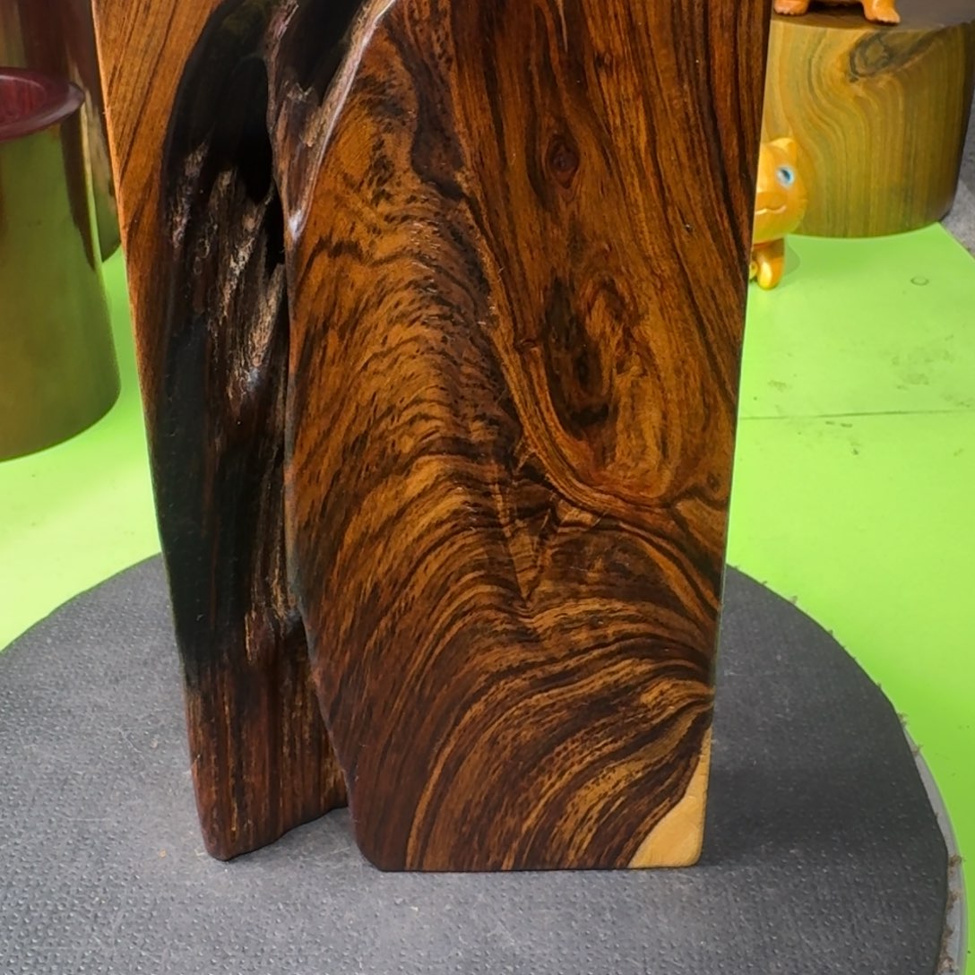 平***在大果紫檀（缅甸花梨）