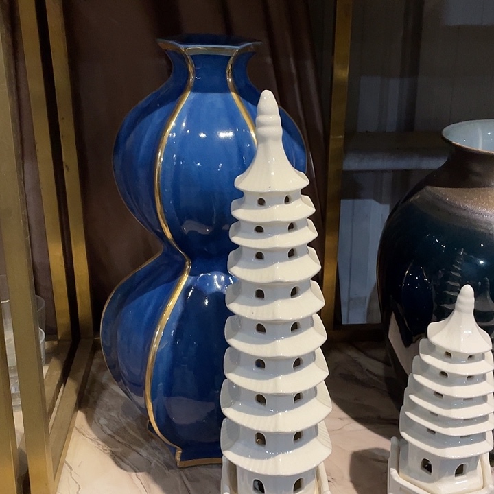 陶瓷花瓶，茶杯茶具。