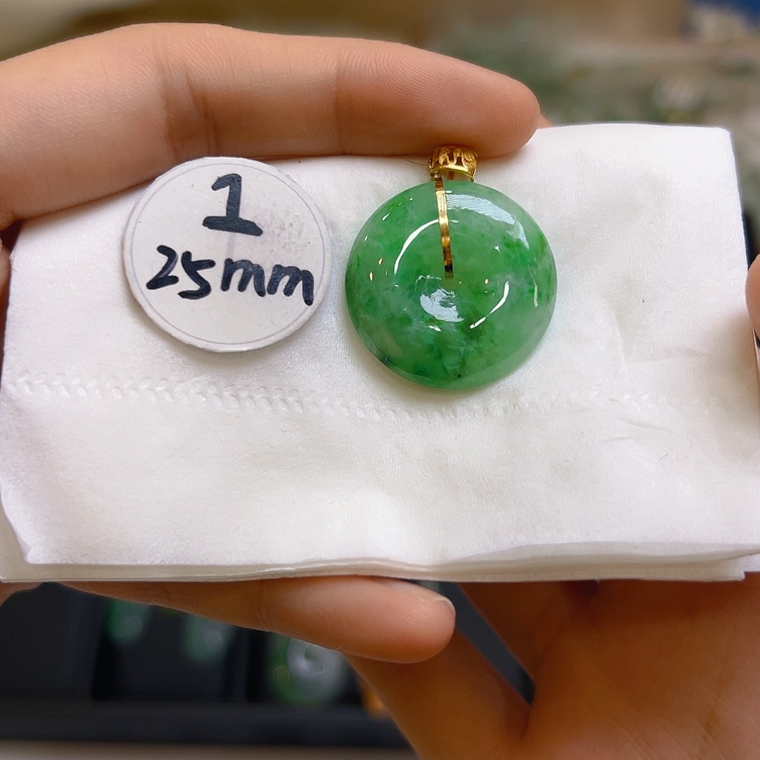 翡翠颈饰18K金镶嵌翡翠