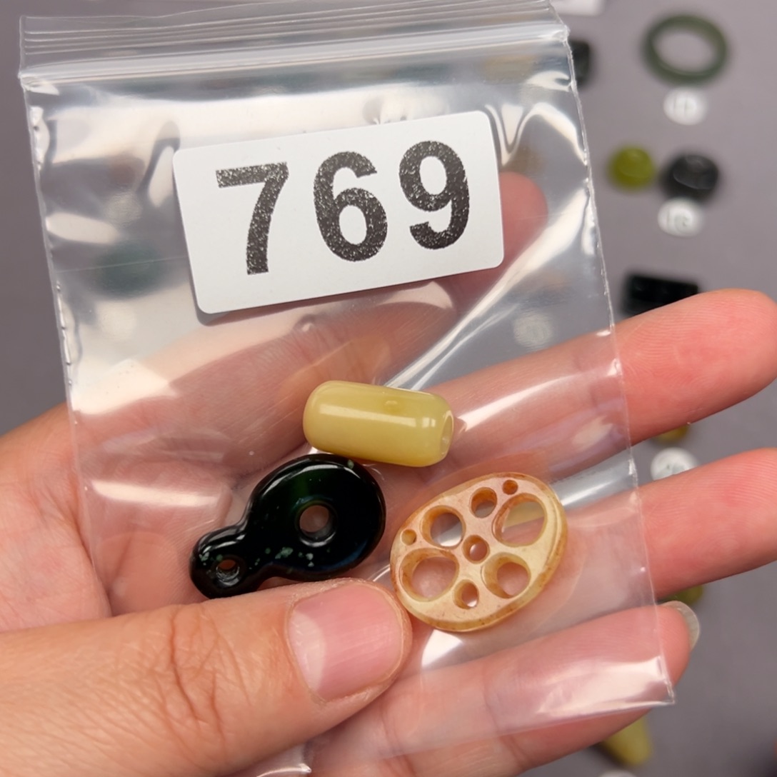 未镶嵌蛇纹石玉颈饰B****?微瑕不退不换