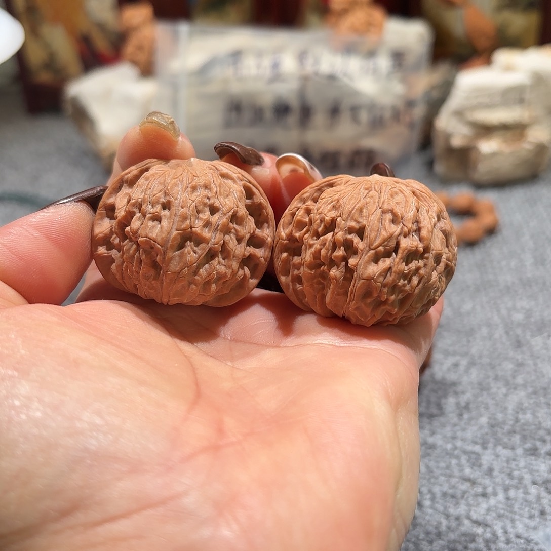 白***纸核桃文玩核桃磨盘一对38