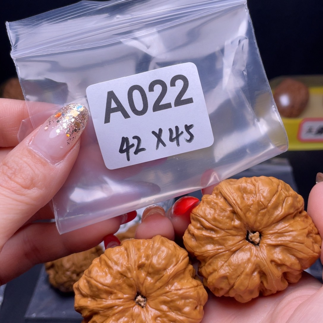 文玩核桃吊坠蛤蟆头