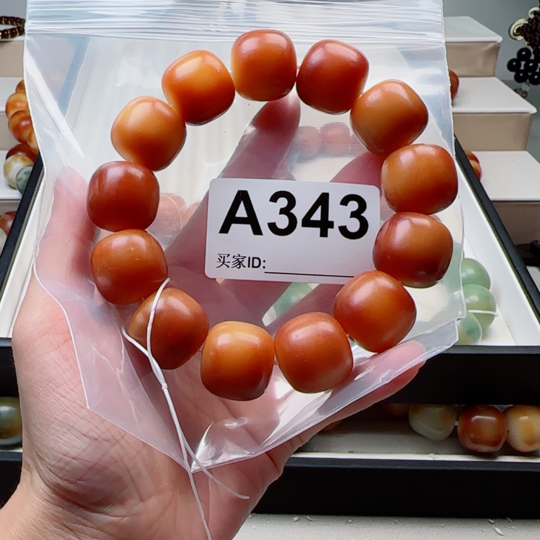 柠***•手串菩提根/象牙果20.5中瑕不退不换。