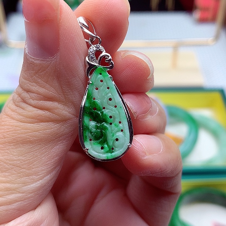 翡翠颈饰银S925镶嵌翡翠