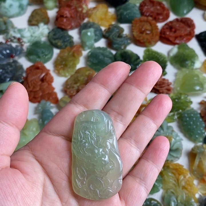 蛇纹石玉颈饰未镶嵌