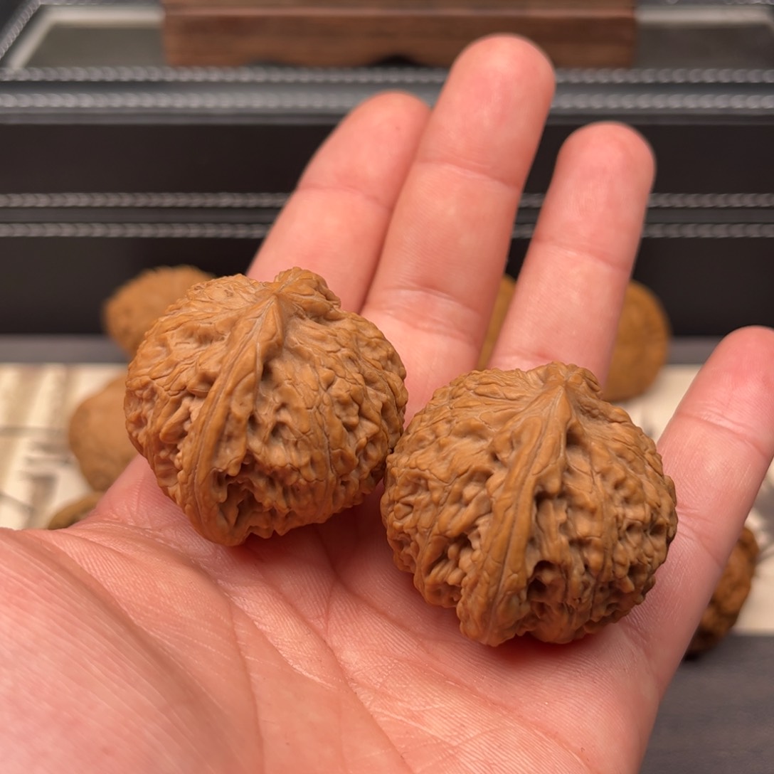 文玩核桃吊坠大****卡40蛟龙