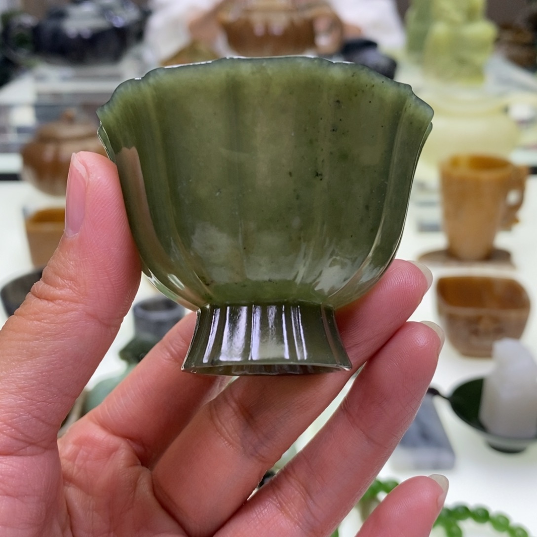 和田玉杯子足铂镶嵌