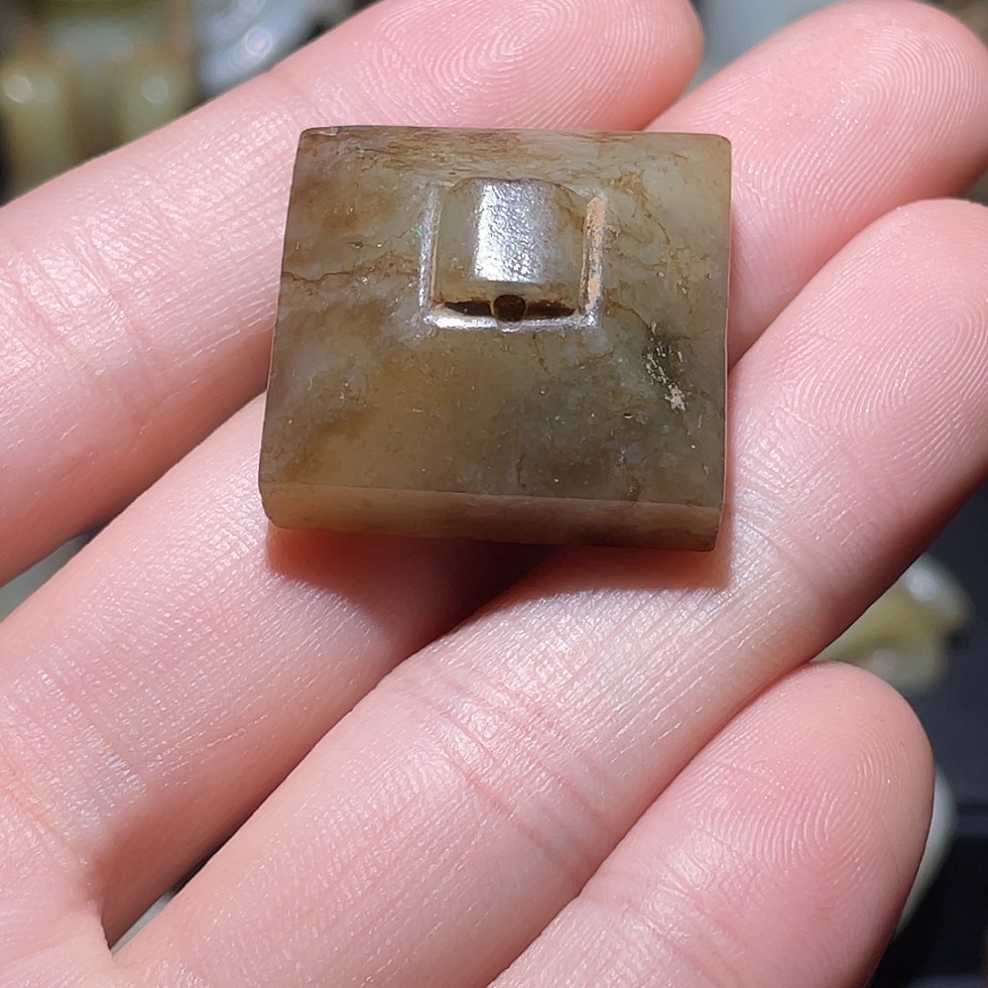 文***哥和田玉（糖玉）未镶嵌颈饰