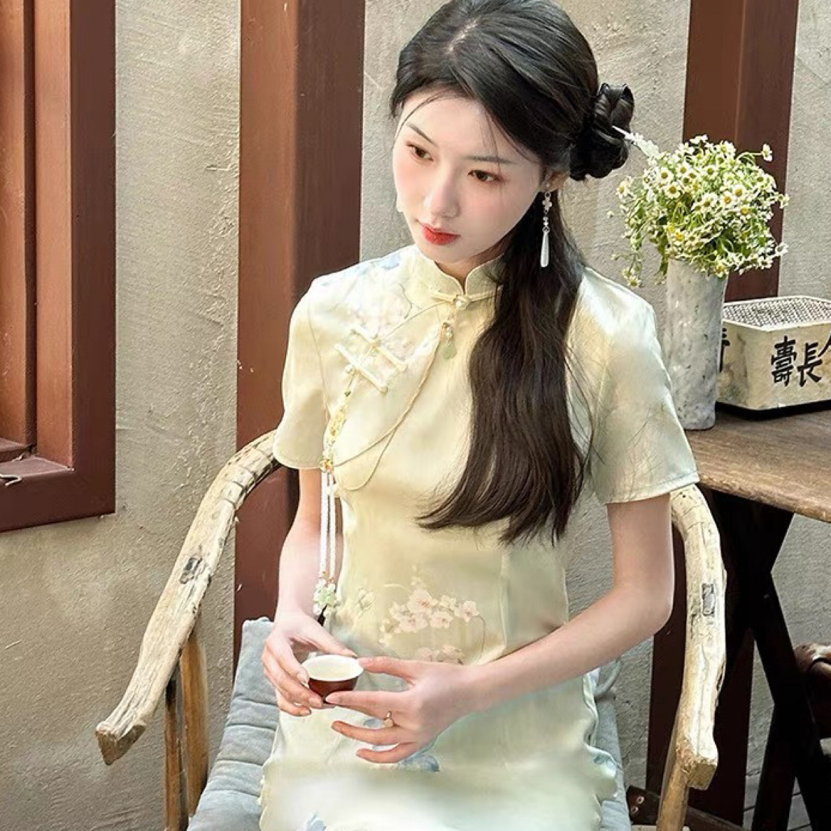 730 年轻款素雅绿色新中式《春野浮绿》旗袍