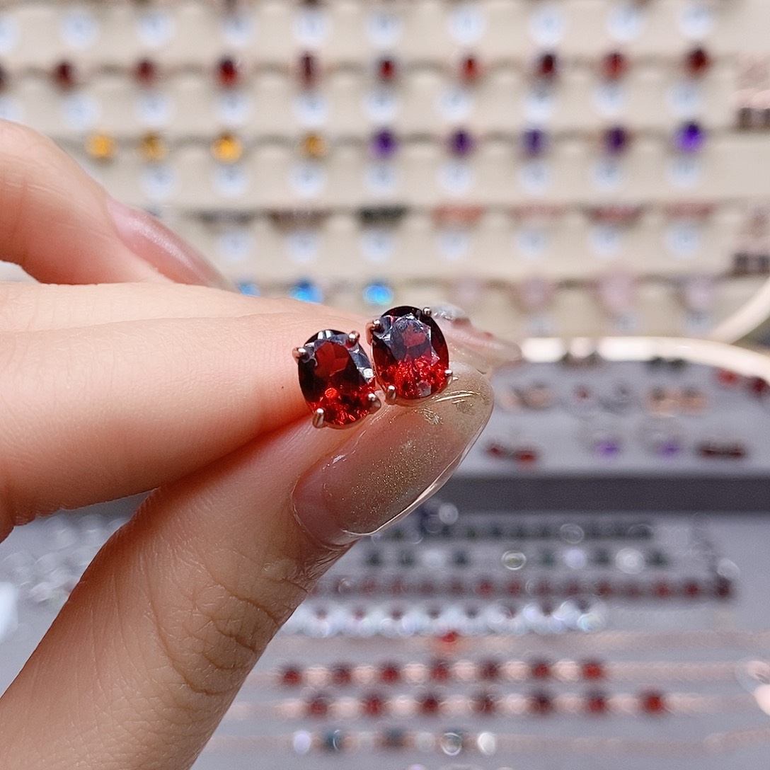 石榴石耳钉银S925镶嵌耳钉