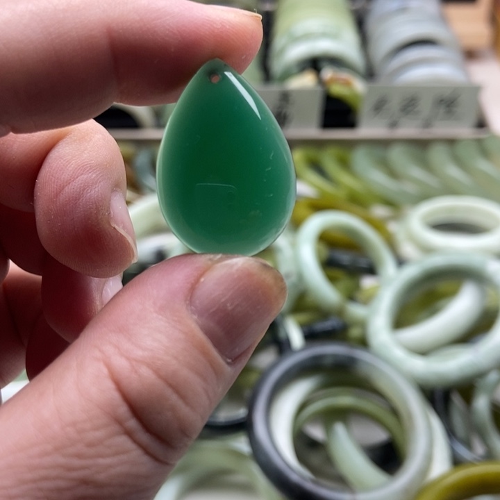 蛇纹石玉手镯未镶嵌