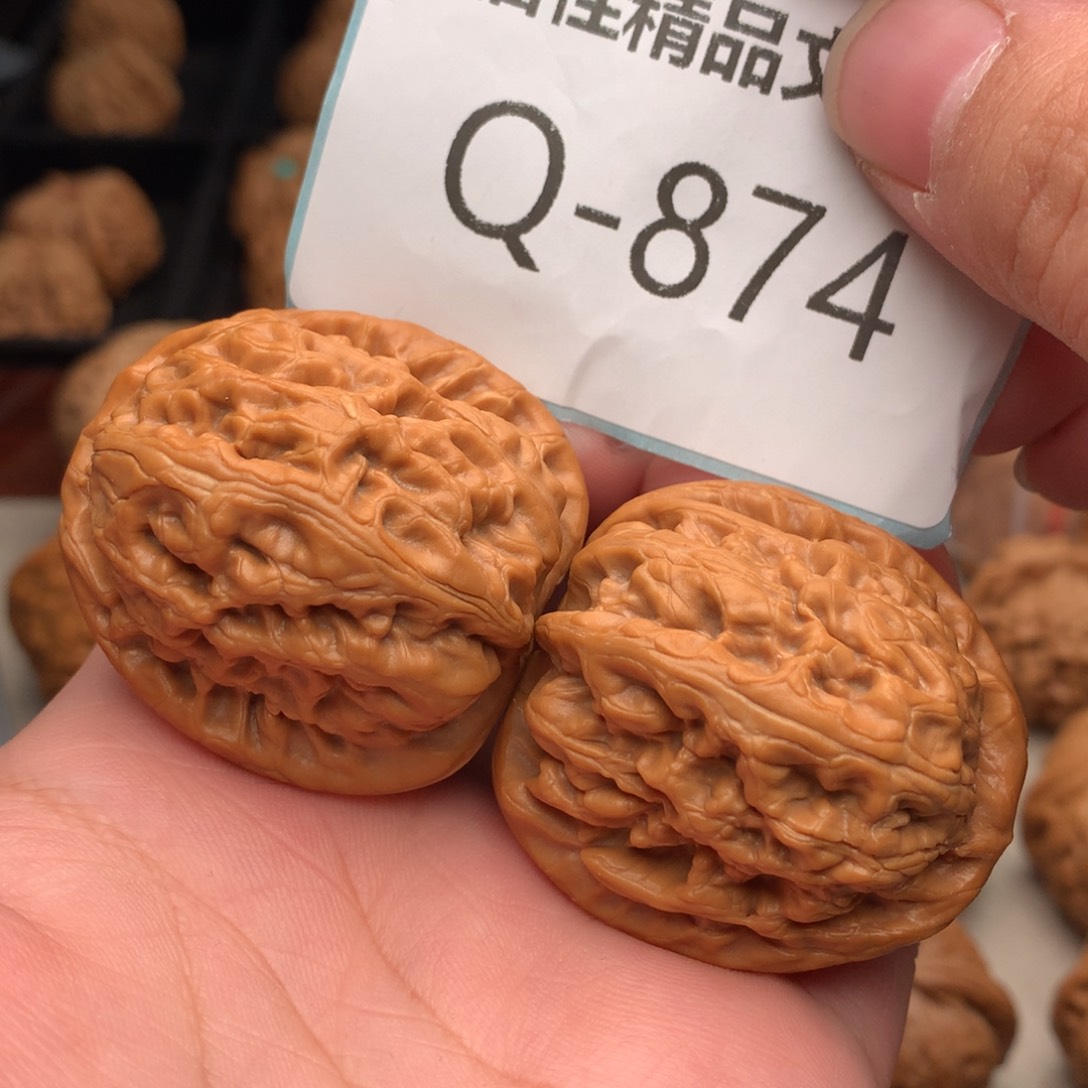 文玩核桃把件40红锦鲤…..