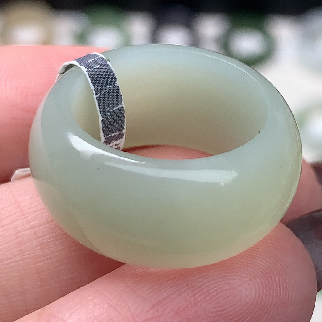 未镶嵌戒指和田玉