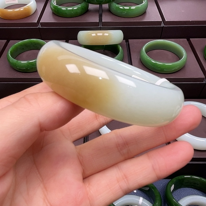 和田玉未镶嵌手镯