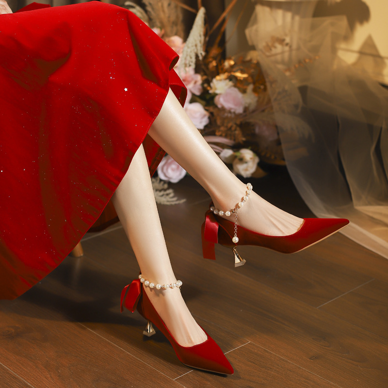 【闺意】法式粗跟尖头单鞋水钻百搭宴会订婚礼服一字婚鞋不累脚推荐