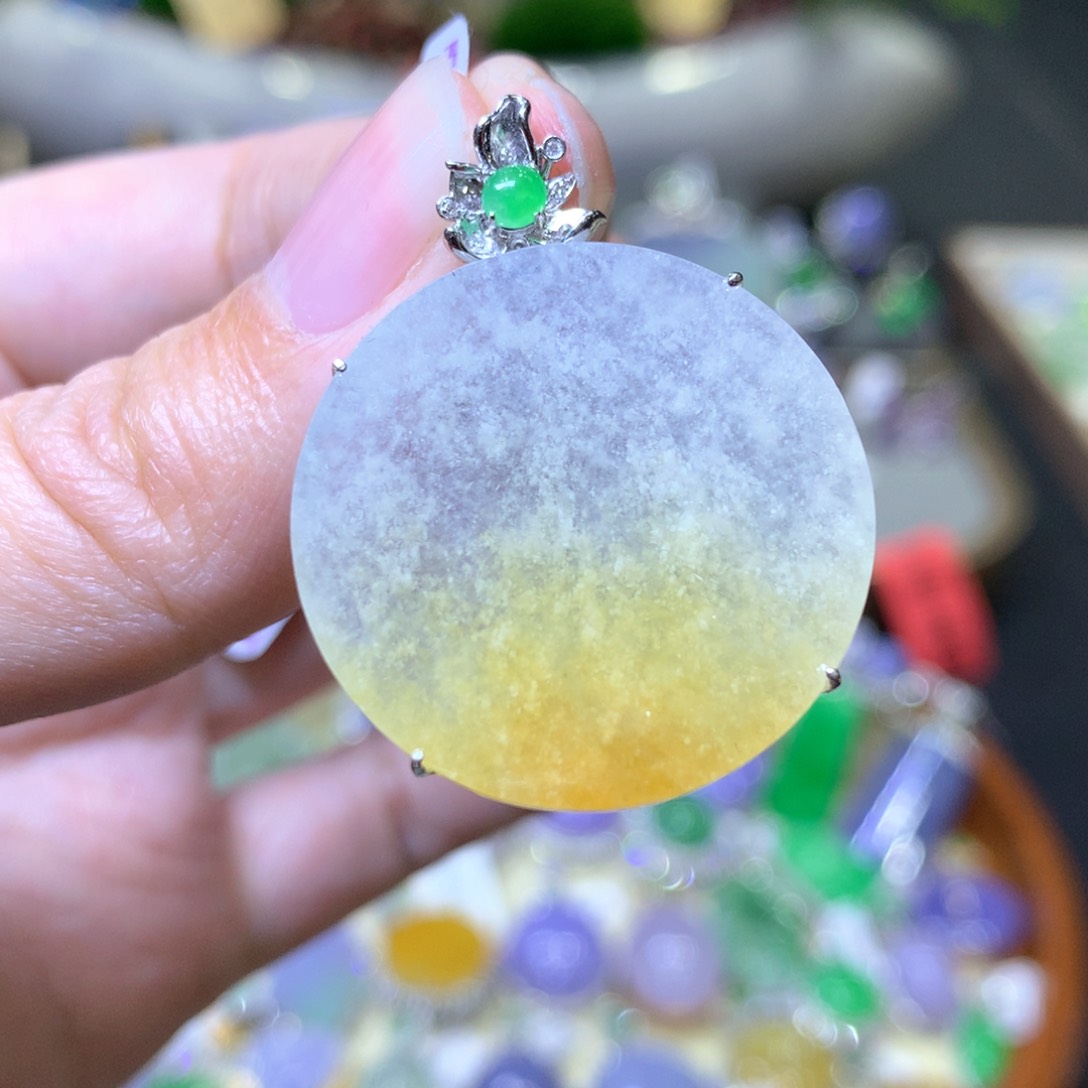 【闪购商品】翡翠颈饰18K金镶嵌翡翠吊坠项链