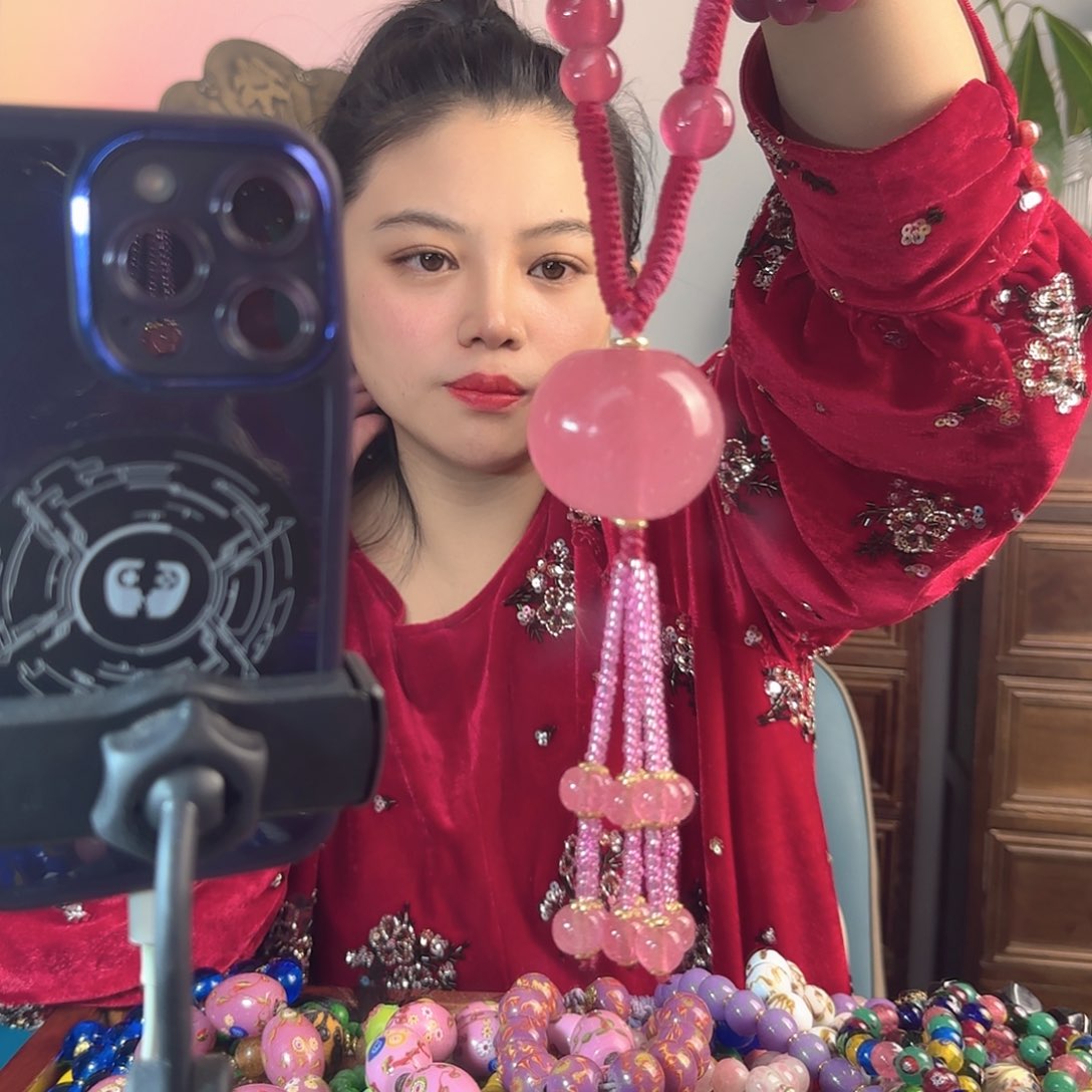 玻璃颈饰老琉璃的故事是一个人