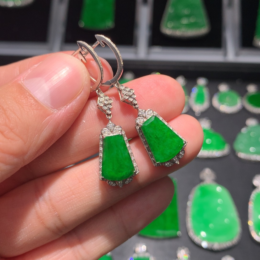 翡翠颈饰18K金镶嵌翡翠