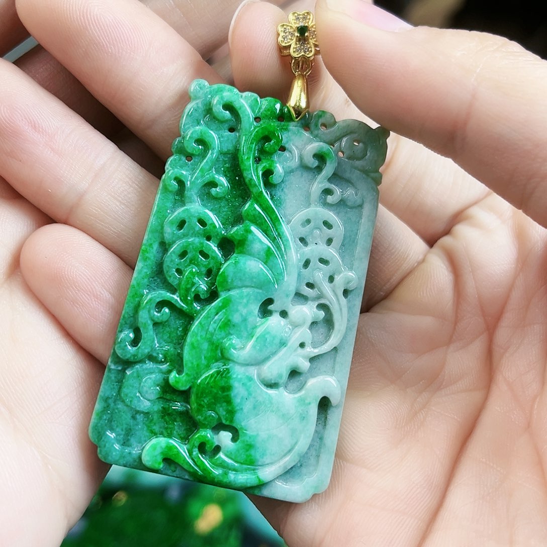 翡翠颈饰未镶嵌吊坠
