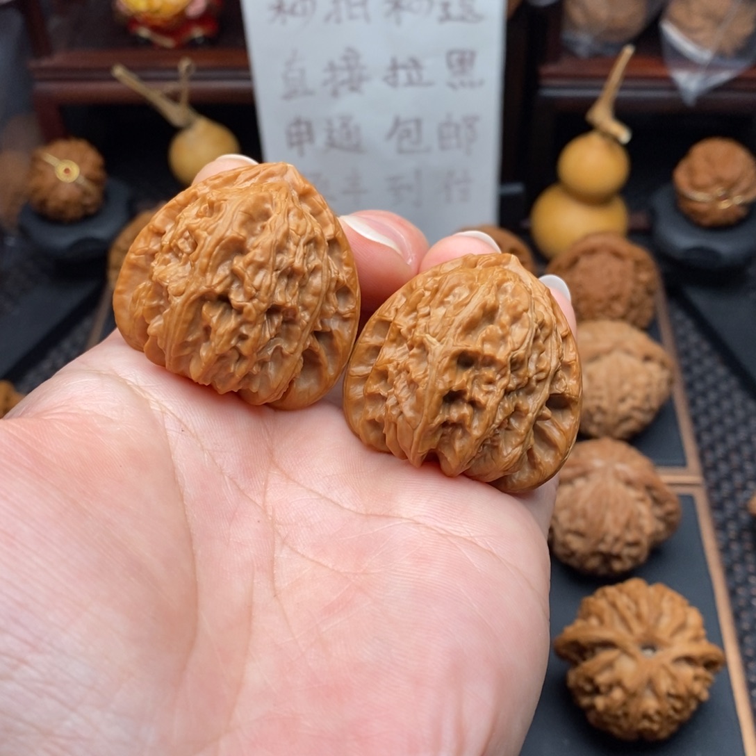 光***崔文玩核桃把件三角白