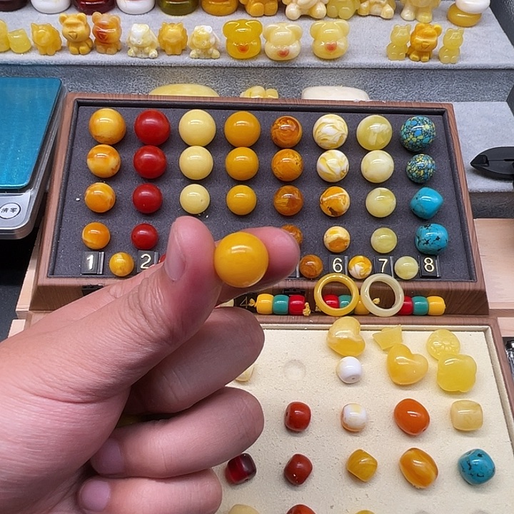 琥珀未镶嵌裸石鸡油黄单珠