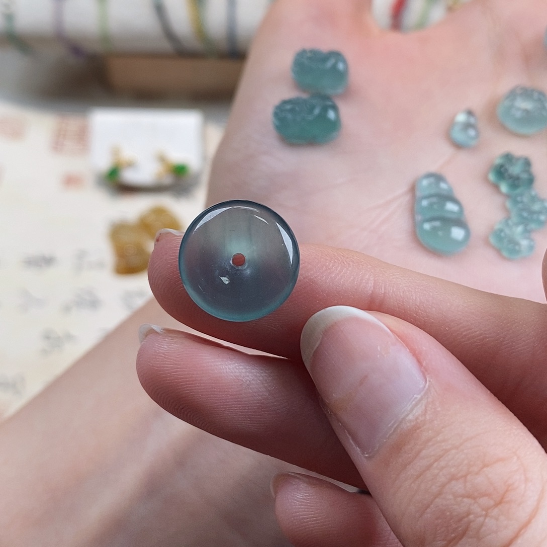 翡翠颈饰未镶嵌天然翡翠