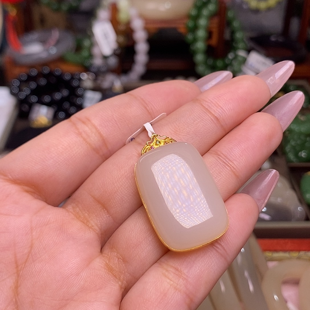 和田玉藕粉老料收藏金镶无事牌未镶嵌